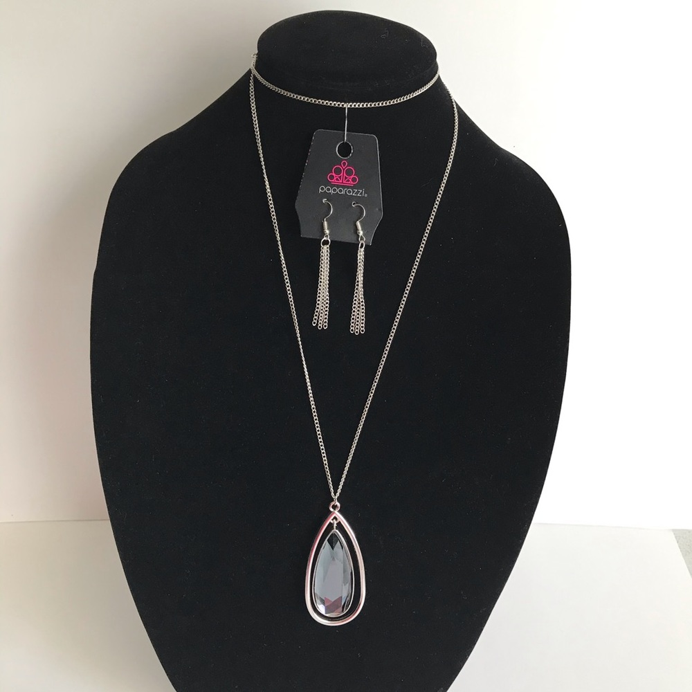 Paparazzi Necklace with matching earrings